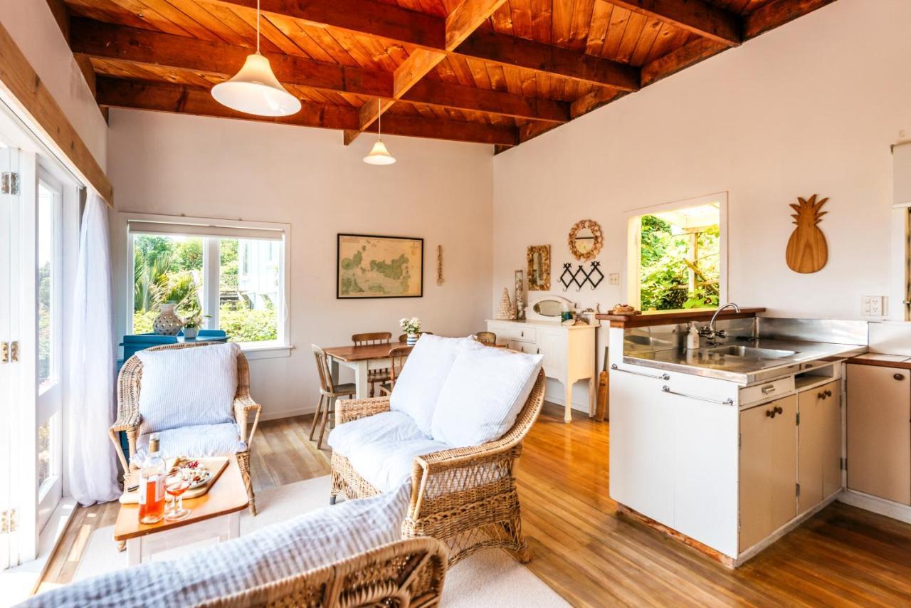 Sunshine Cottage By The Sea - Stay Waiheke Onetangi Exterior photo