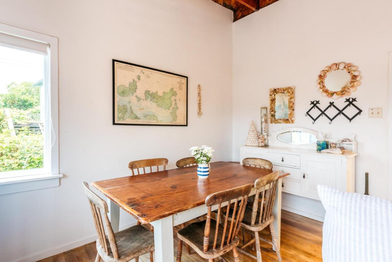 Sunshine Cottage By The Sea - Stay Waiheke Onetangi Exterior photo